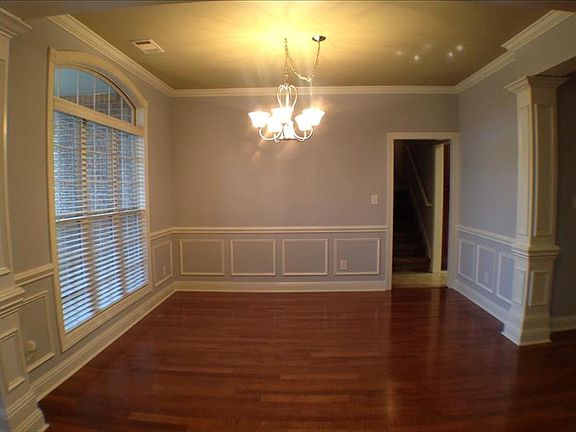 4th image of 303 Roseine Dr
