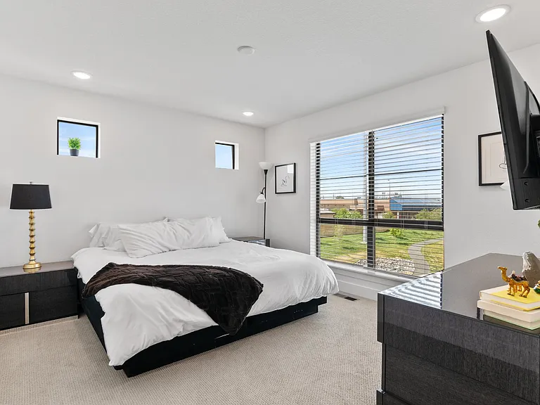 2064 S Holly St — Photo 13
