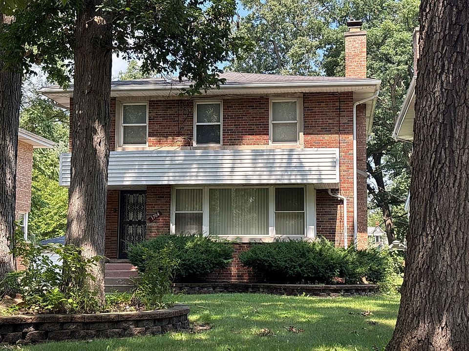 1st image of 1704 W 103rd St