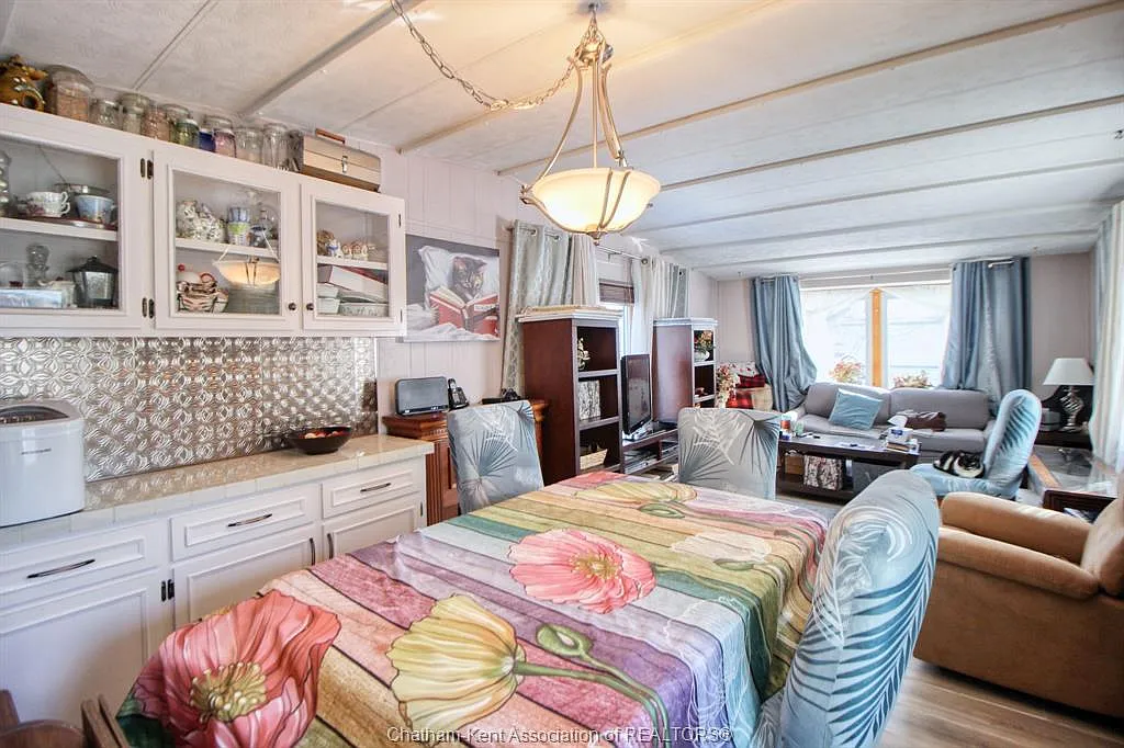 2 bed, $195,333 — Photo 4