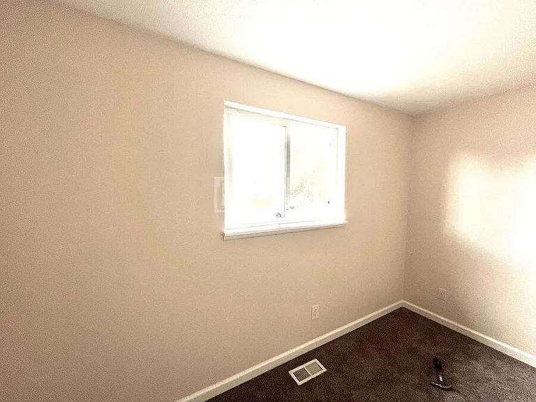 2046 Del Mar Dr — Photo 9
