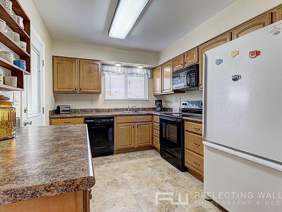 4th image of 10833 W Crosby Dr