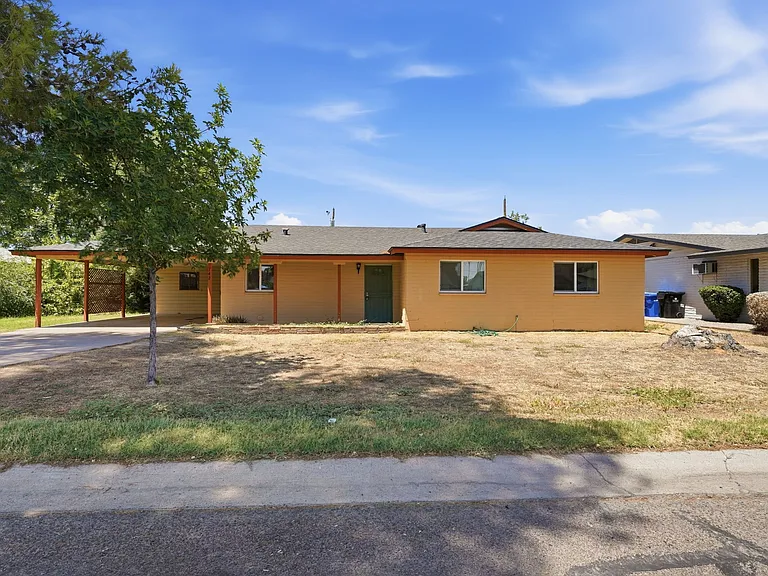 742 E Sierra Vista Dr — Photo 2