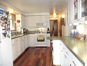 3rd image of 1905 Sparrs Ln
