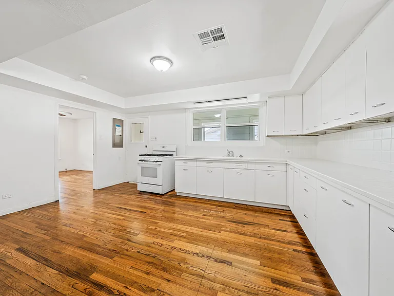 32300 Proctor Ave — Photo 33