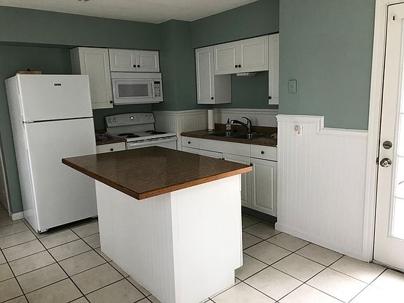 5th image of 708 Thoreau Ave