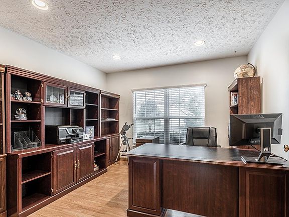 5th image of 6639 Westbury Dr