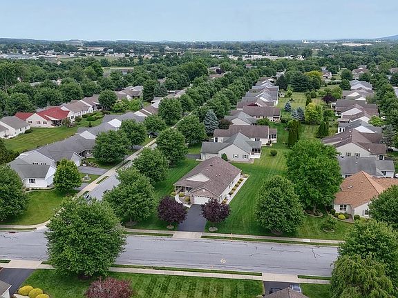4th image of 90 Arbor Dr