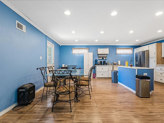 4th image of 1602 Avenue B