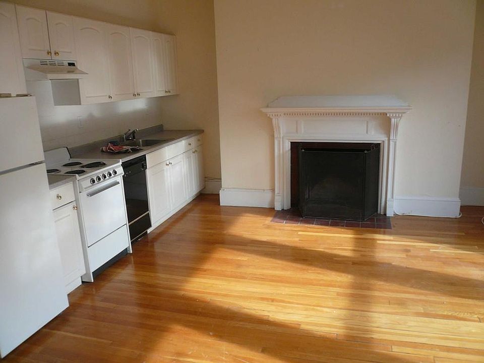 2nd image of 10 Fairfield St APT 6