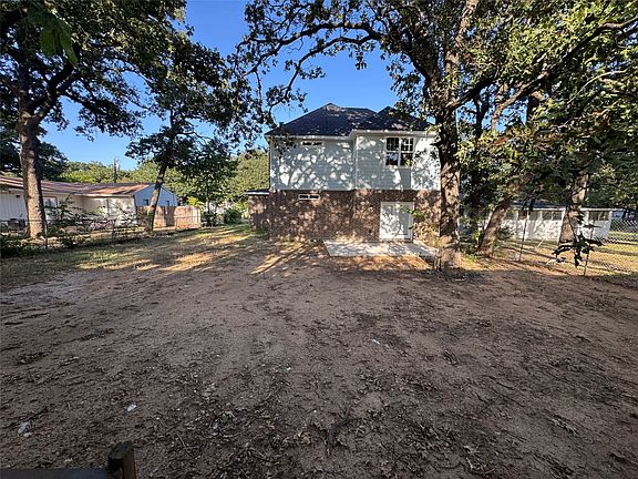 3rd image of 3203 Sherry Ln