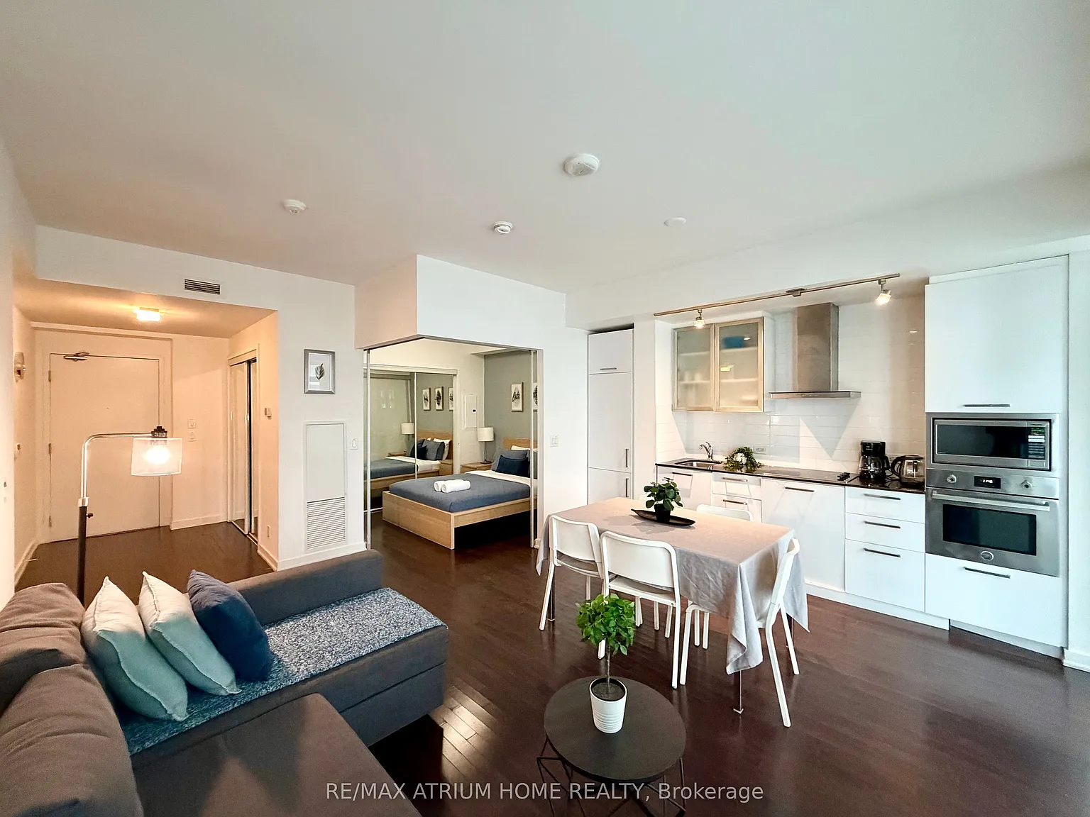 3 bed, $3,900 — Photo 2