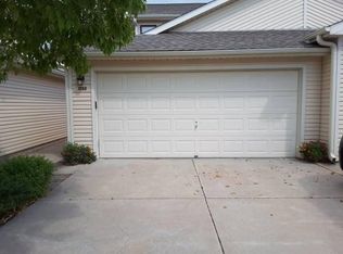 1755 Surfside Dr, Lincoln, NE 68528