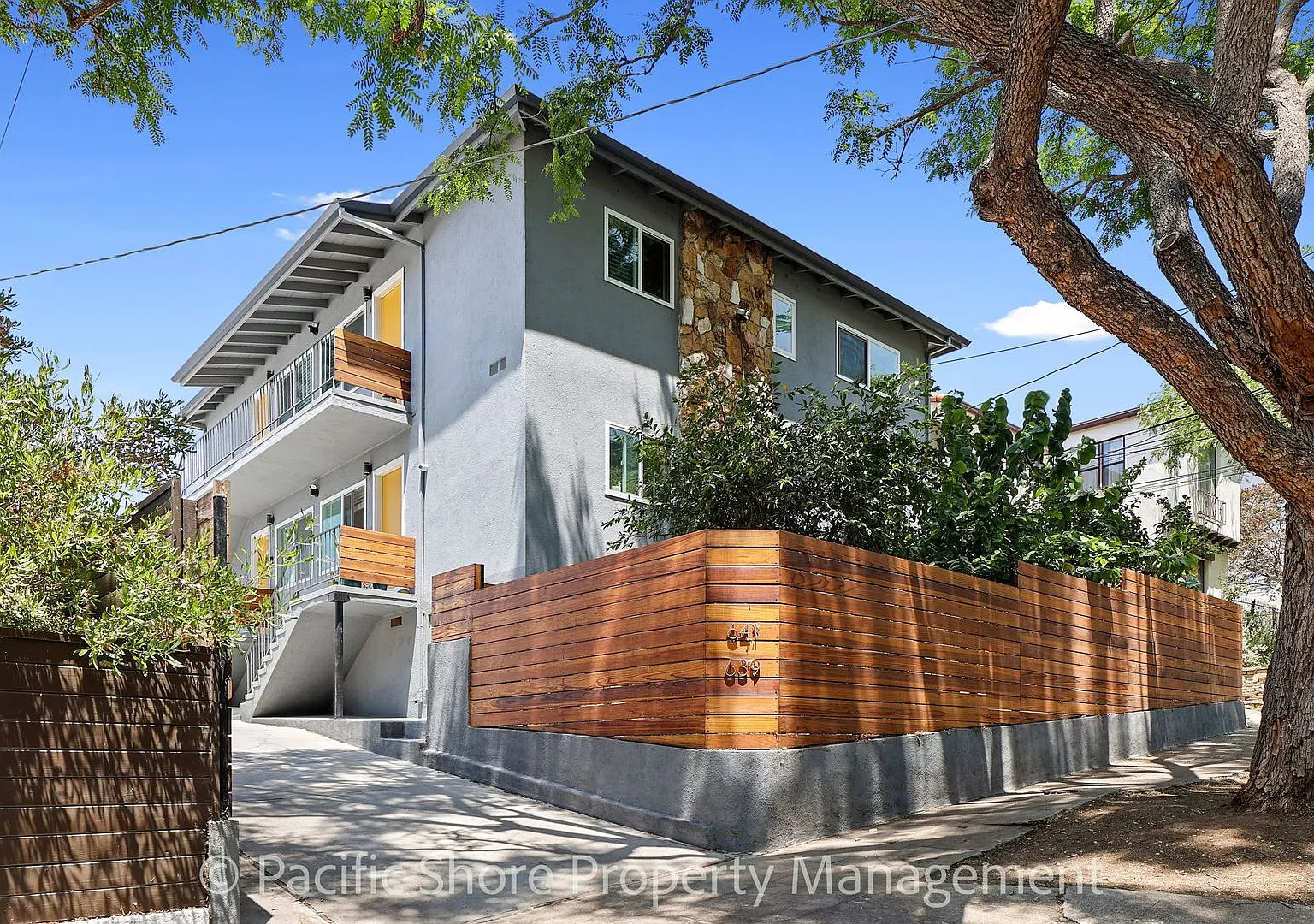 639 Robinson Apartments — Photo 1