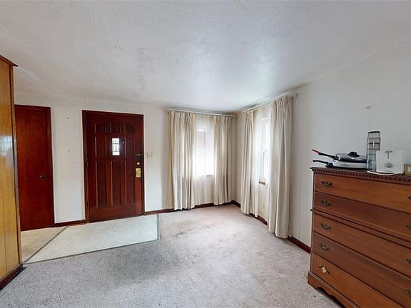3rd image of 115 Carmella Dr