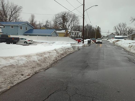 4th image of 914 Elwood St