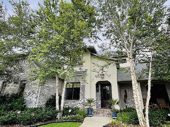 3rd image of 2707 Manor Cir
