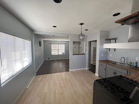 4th image of 2727 N Mountain View Ave #A