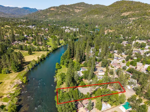360 Park Dr, Shady Cove, OR 97539