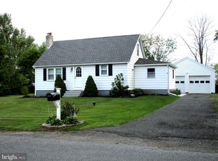 1518 Hilltop Rd, Pottstown, PA 19464