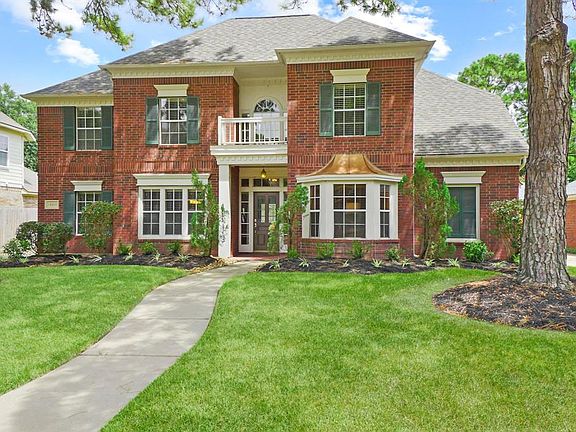 Welcome home! Village Builder 2 story home on gorgeous cul-de-sac in Copperfield Southdown Village! Updated and move-in-ready! Original owners, never flooded!