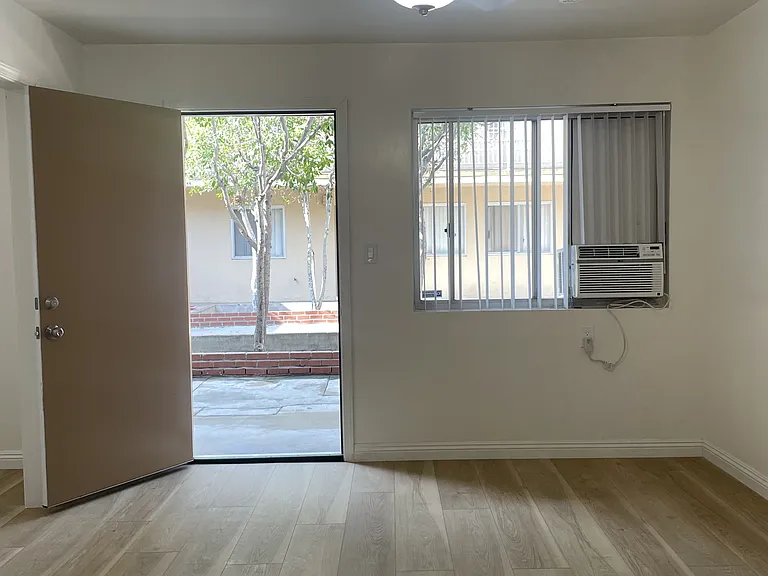 Dalewood Downs Apartments — Photo 12