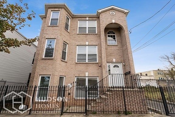 2nd image of 662-664 S 12th St #2