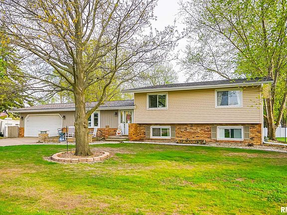 2nd image of 104 Jamestown Ct