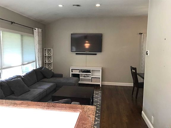 4th image of 9 Burrwood Ct
