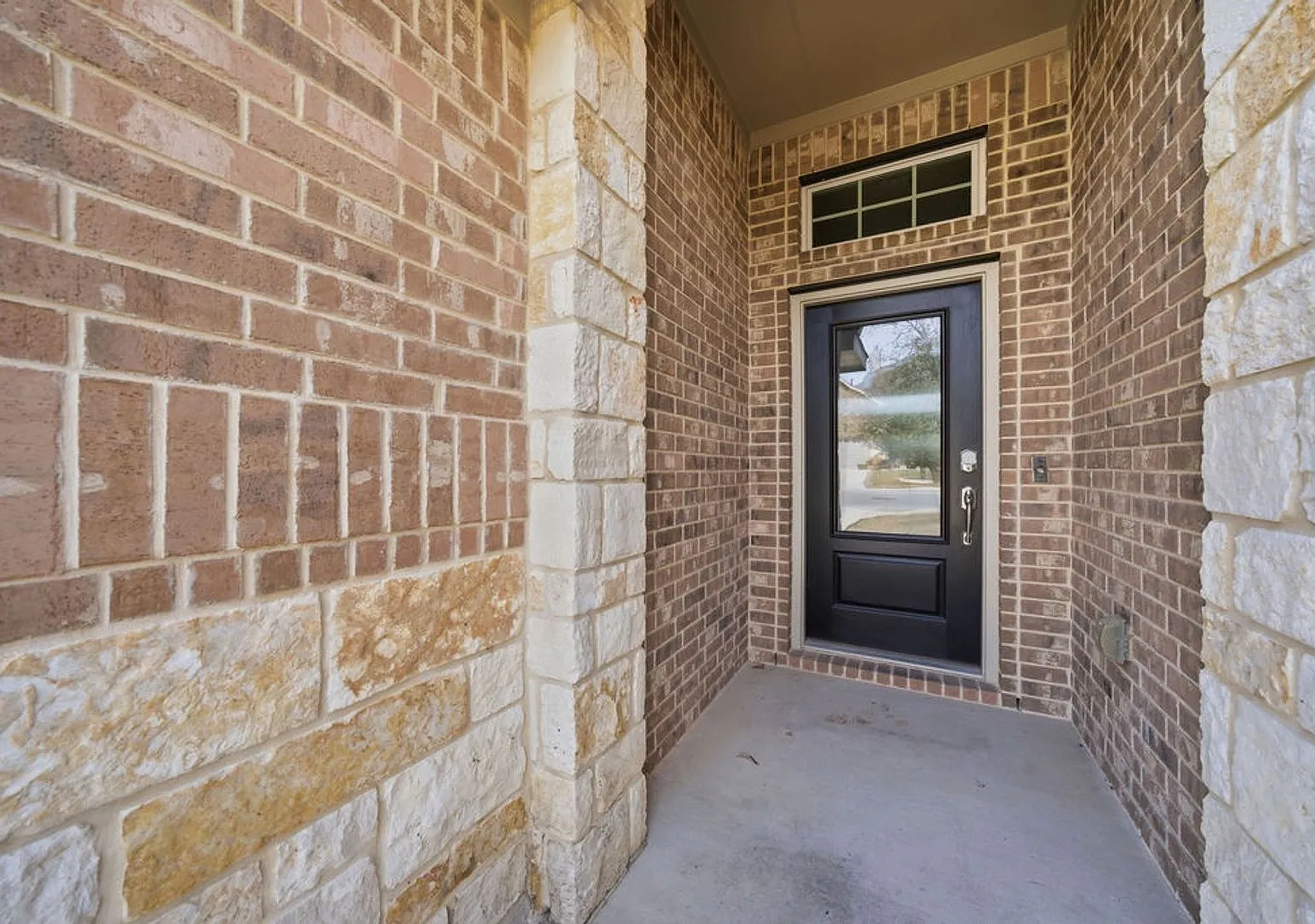 Charming 4-Bedroom Home in Westpoint Community Amenities & Prime Location! — Photo 3