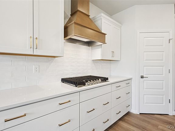 5th image of 8489 Chimney Rock Dr