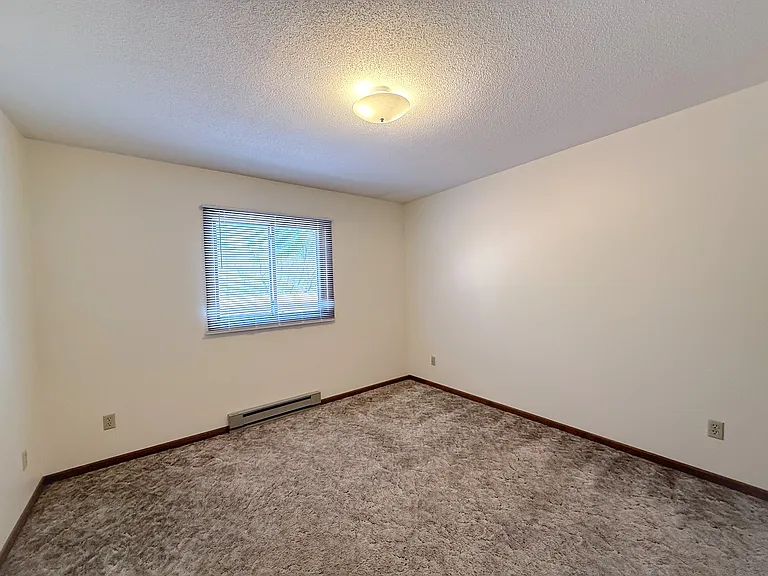 716 Dutchman Dr #8 — Photo 2