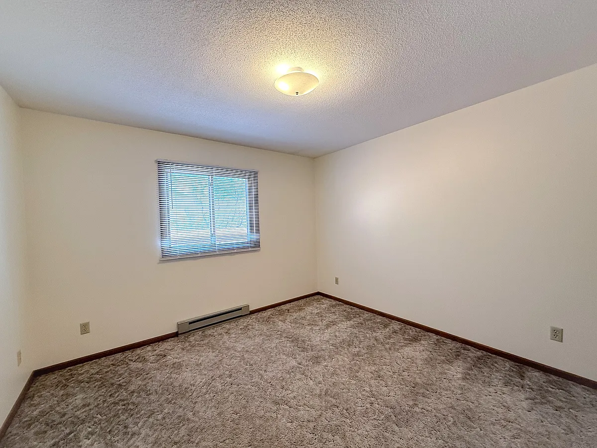 Building Photo - 716 Dutchman Dr #8