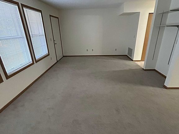 5th image of 313 W 7th St Unit 8