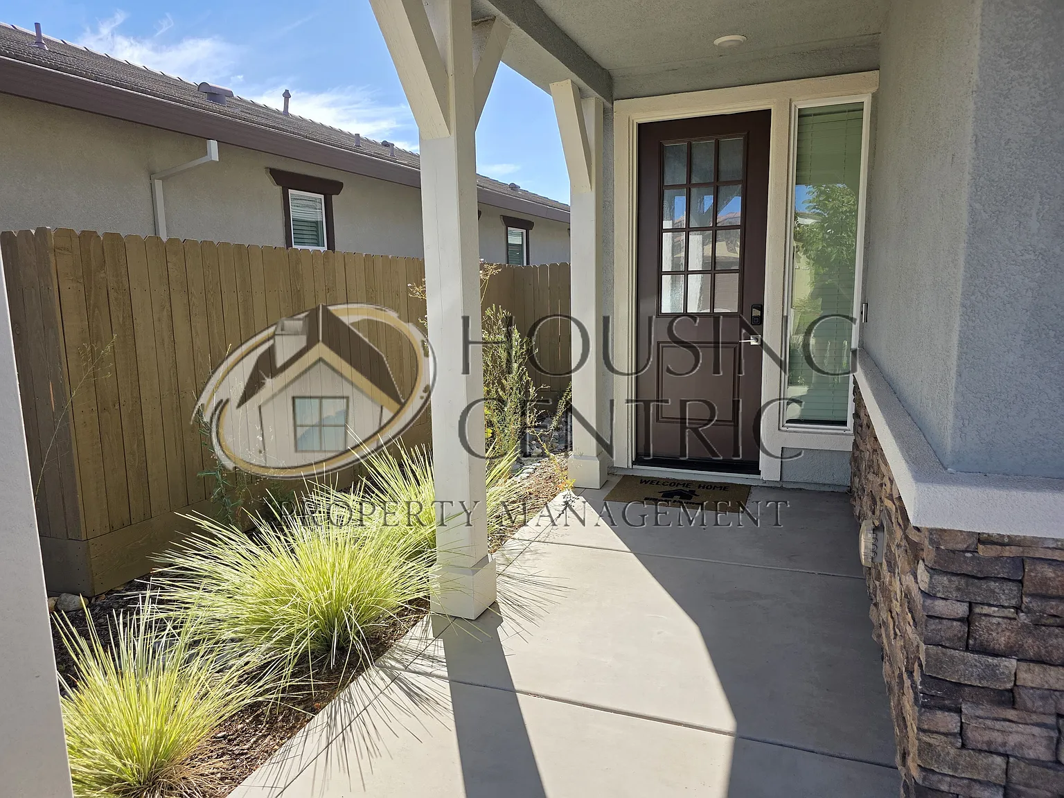 4 bed, 2.5 bath, 2353 sqft, $4,200 — Photo 4
