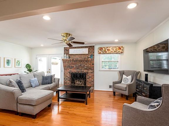 3rd image of 2367 Carrington Way SE