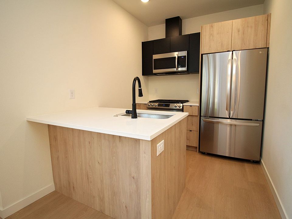 1st image of 7530 N Richmond Ave #201