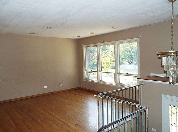 2nd image of N553 Sunset Ave