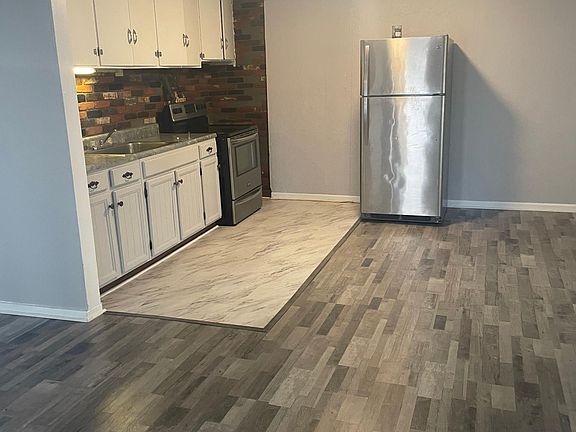 3rd image of 8708 Mentor Ave