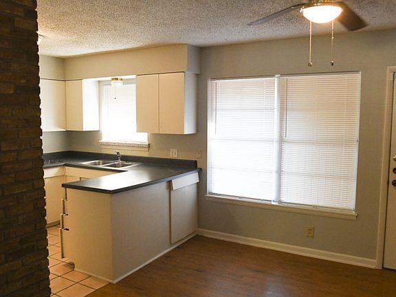 3rd image of 2718 Woodbury Dr