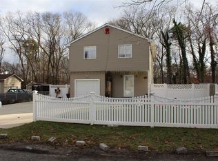 126 Hampton Ave, Mastic, NY 11950