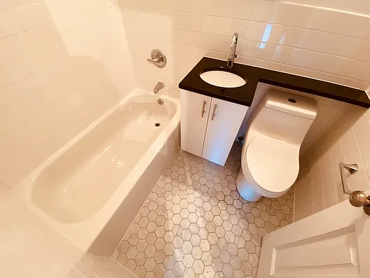 Rented by Metropolis Real Estate of Manhattan | media 21