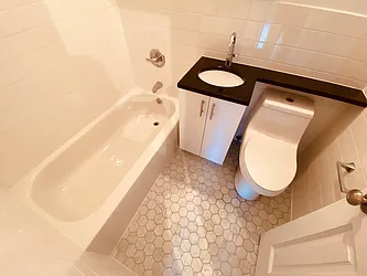 Rented by Metropolis Real Estate of Manhattan