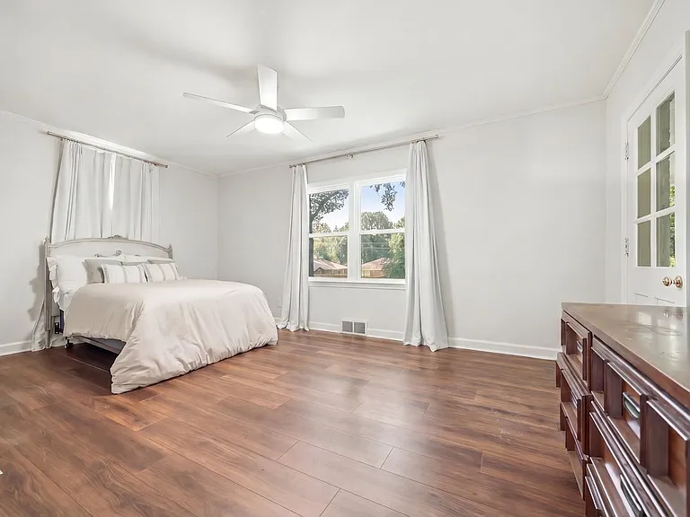 4665 Park Ave — Photo 18