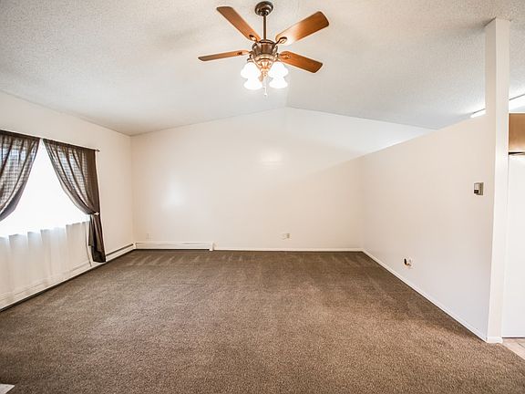 3rd image of 471 Mountain Vista Dr