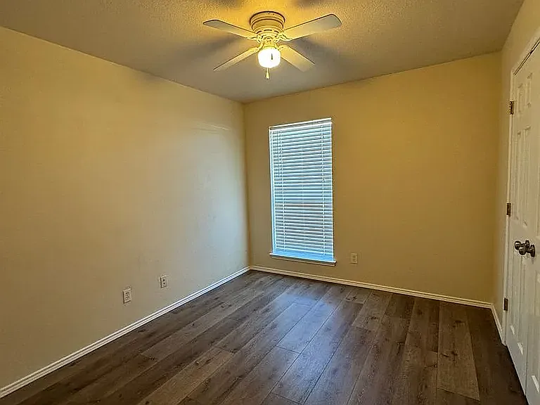 1202 Lindsey Ln — Photo 14