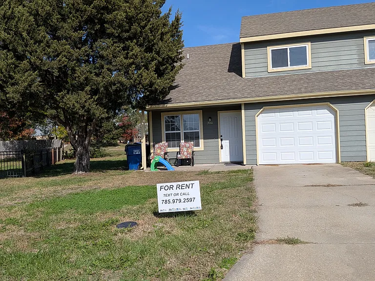 3910 Overland Cir — Photo 29