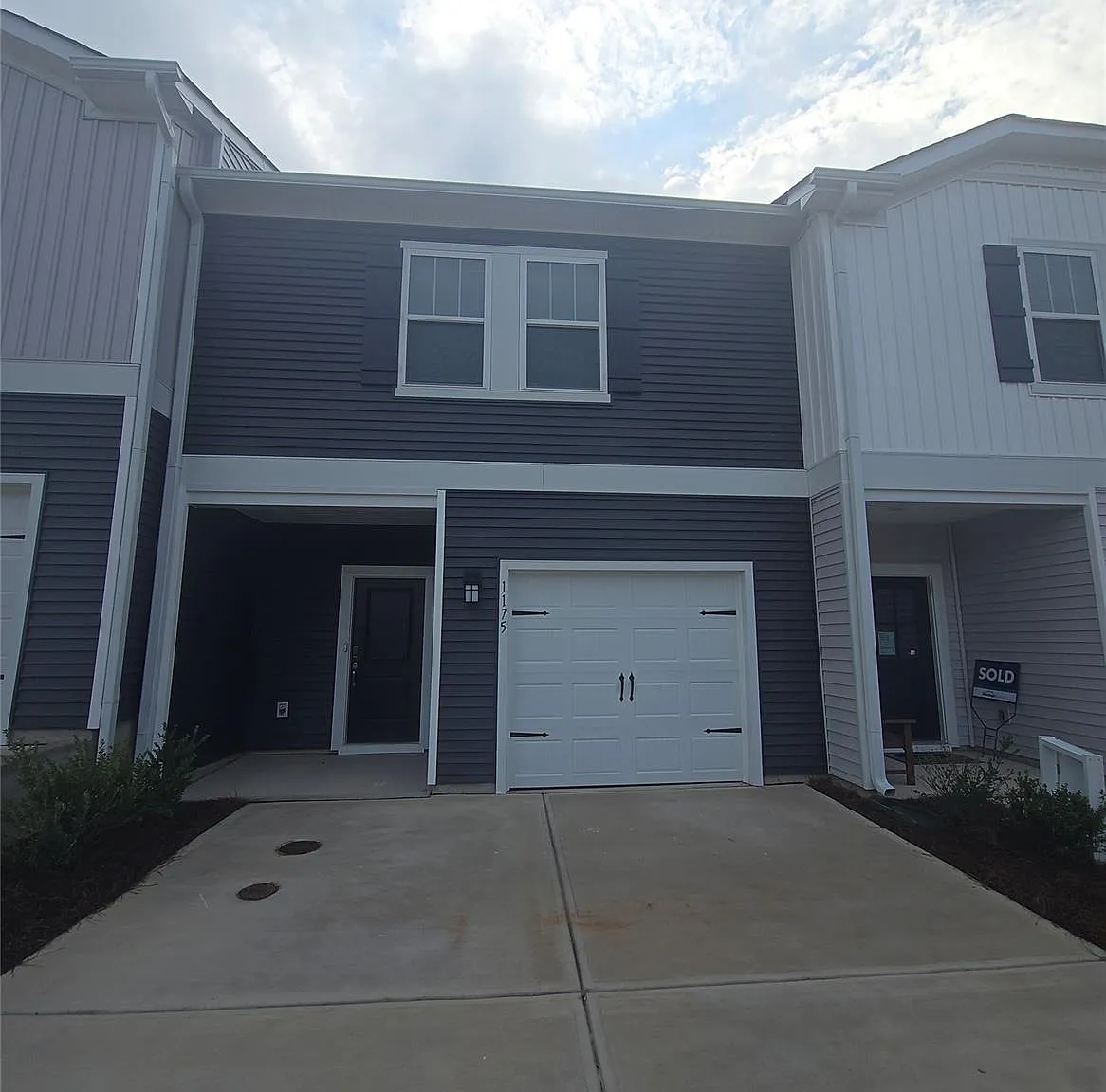 3 bed, 2.5 bath, 1500 sqft, $1,895 — Photo 1