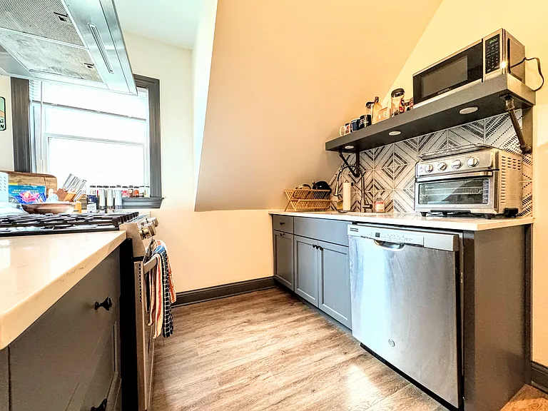 1040 W Roscoe St #3 — Photo 9