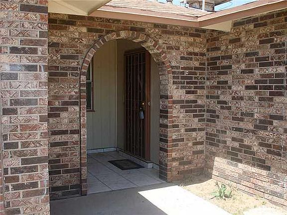 3rd image of 5413 Sweetwater Dr